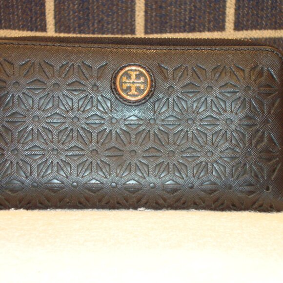 Tory Burch Robinson Floral Perforated Wallet GOOD CONDITION! - Picture 1 of 14